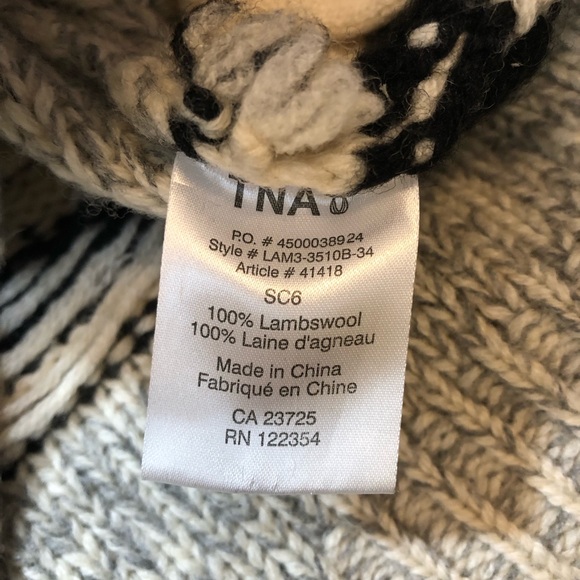 Aritzia TNA Northwest Lambswool Knit Cardigan - Picture 10 of 17